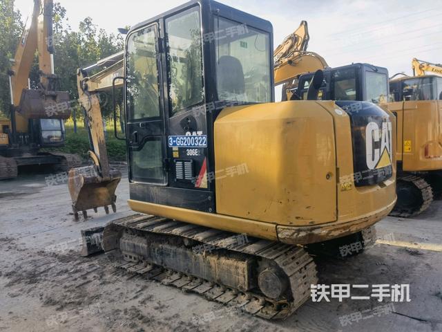 駕駛室頂部（整機外觀）