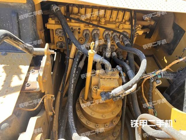 回转马达和主控阀（整机外观）