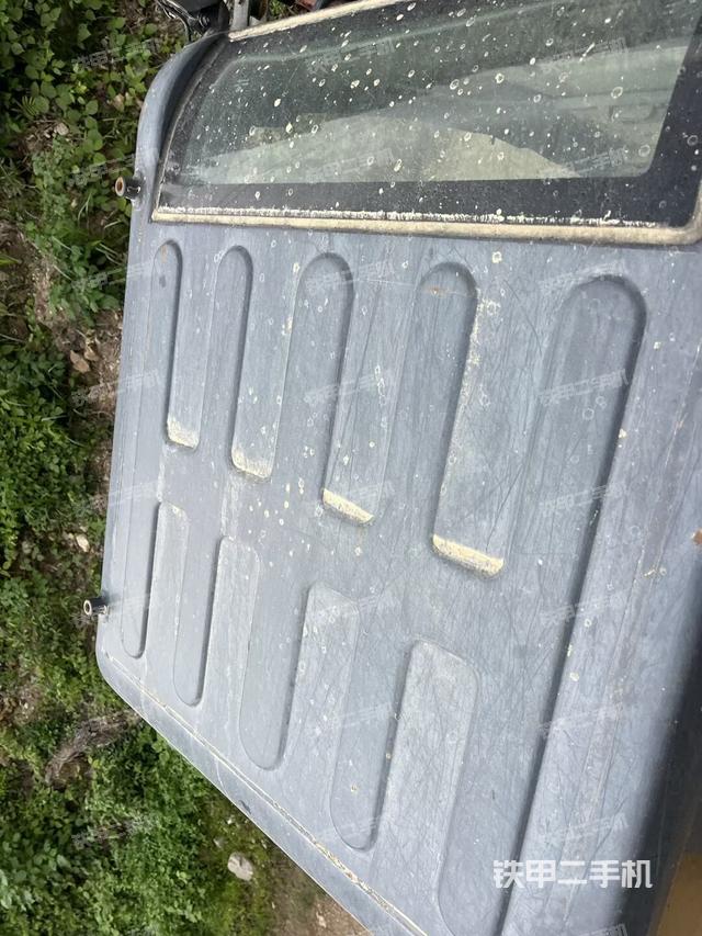 驾驶室顶部（整机外观）