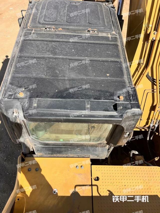 驾驶室顶部（整机外观）