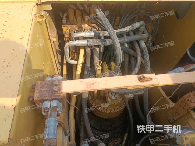 回转马达和主控阀（整机外观）