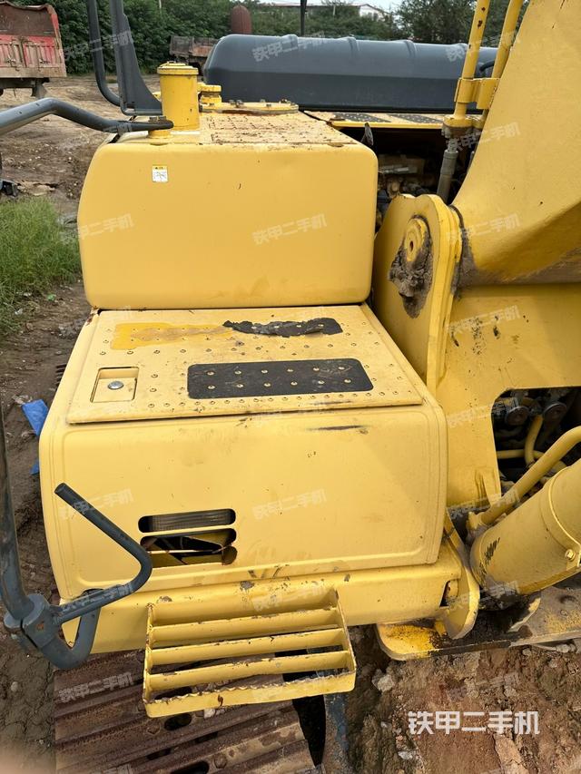 驾驶室顶部（整机外观）