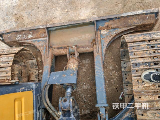 驾驶室顶部（整机外观）