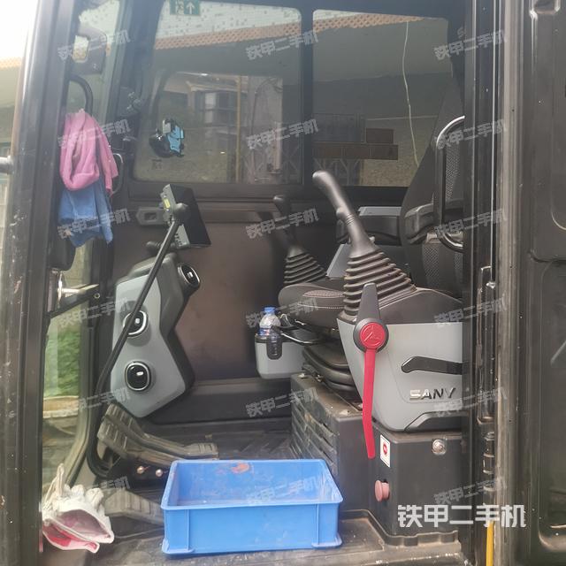 駕駛室整體（整機外觀）