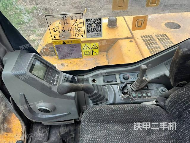 回轉(zhuǎn)馬達(dá)和主控閥（整機(jī)外觀）