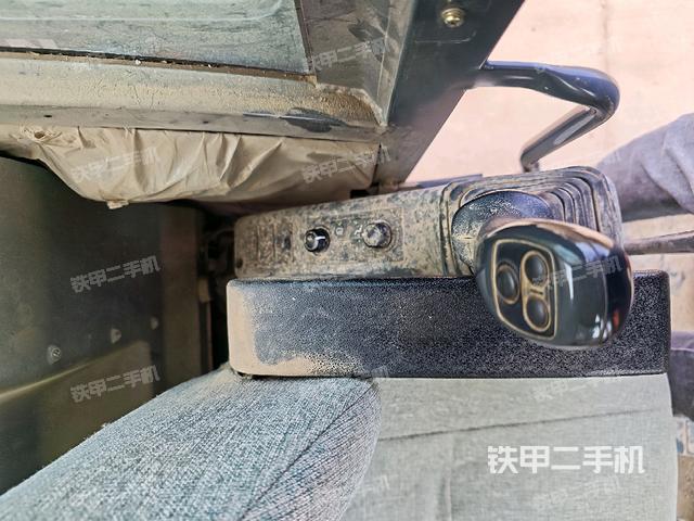 座椅左側(cè)控制臺(tái)/音響/含左手柄（駕駛室部分）