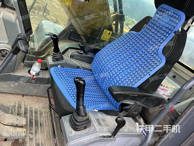 驾驶室整体（整机外观）