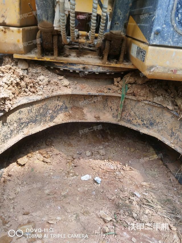 轉(zhuǎn)盤和下車架正前（工作和回轉(zhuǎn)裝置）