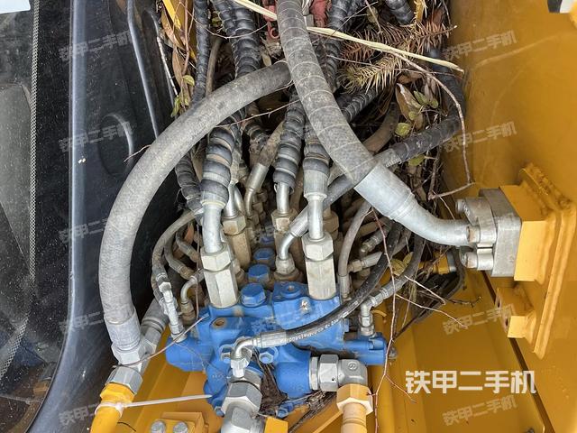 回转马达和主控阀（整机外观）