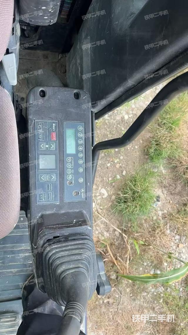 驾驶室整体（整机外观）