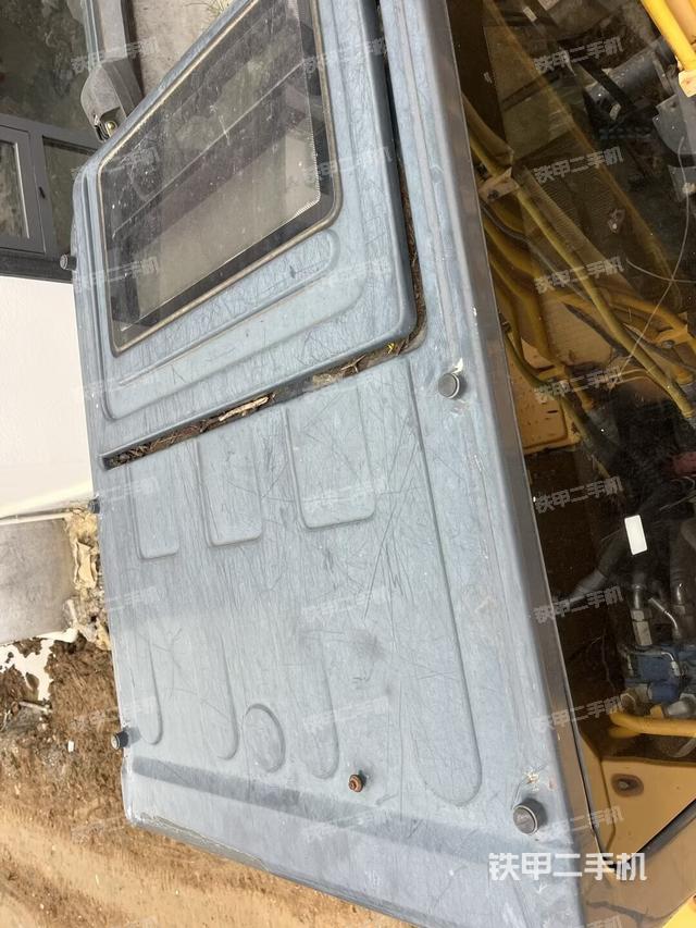 驾驶室顶部（整机外观）