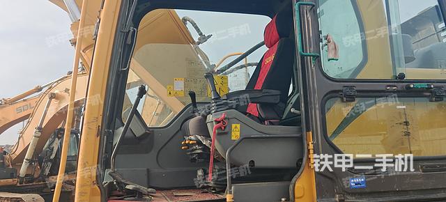 驾驶室整体（整机外观）