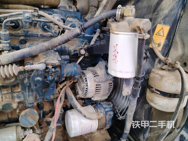 回转马达和主控阀（整机外观）