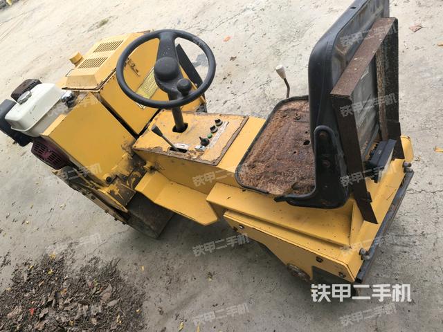 鸿达建工YZC12压路机