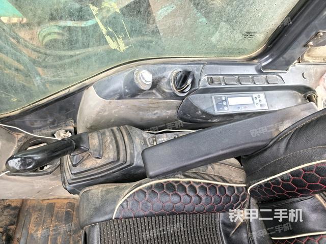 座椅右側(cè)控制臺/鑰匙門/油門/含右手柄（駕駛室部分）