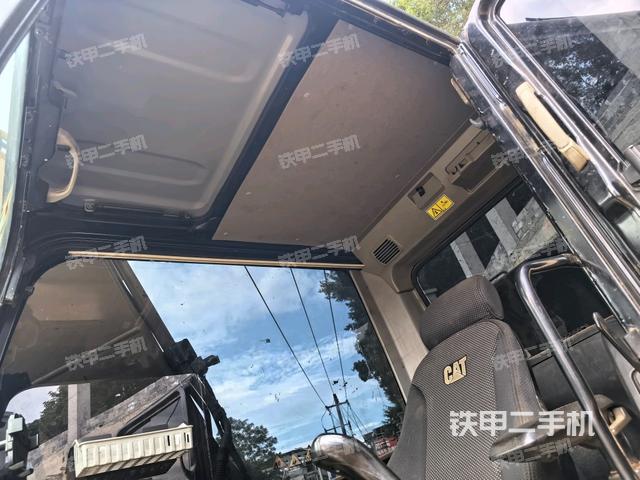 座椅右側(cè)控制臺(tái)/鑰匙門/油門/含右手柄（駕駛室部分）