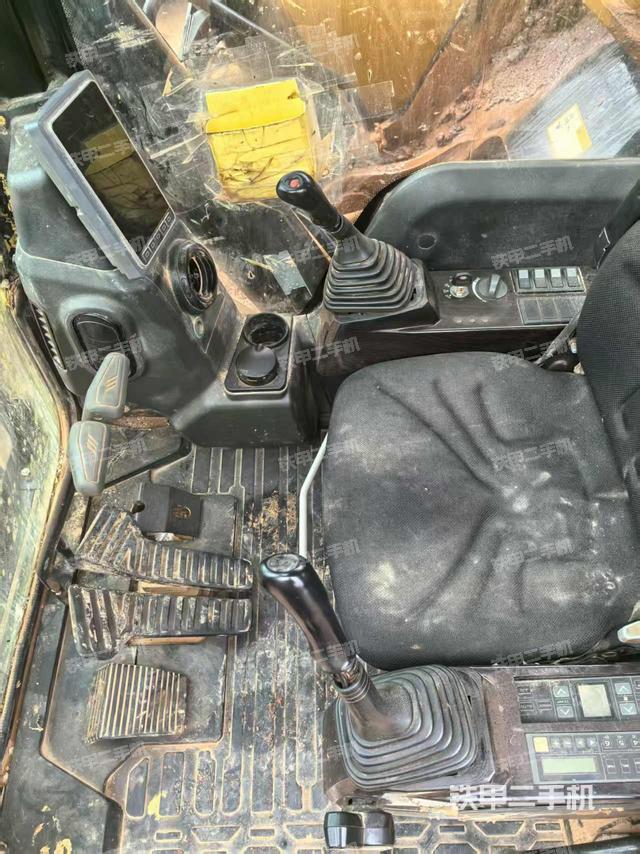 驾驶室整体（整机外观）