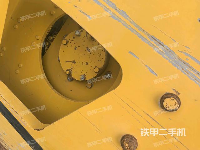 正后侧（压路机前后车架）