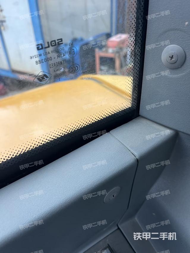 回转马达和主控阀（整机外观）