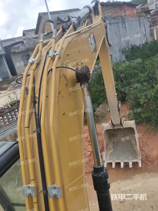 驾驶室顶部（整机外观）