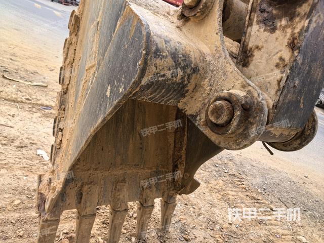 鏟斗右后整體（工作和回轉(zhuǎn)裝置）