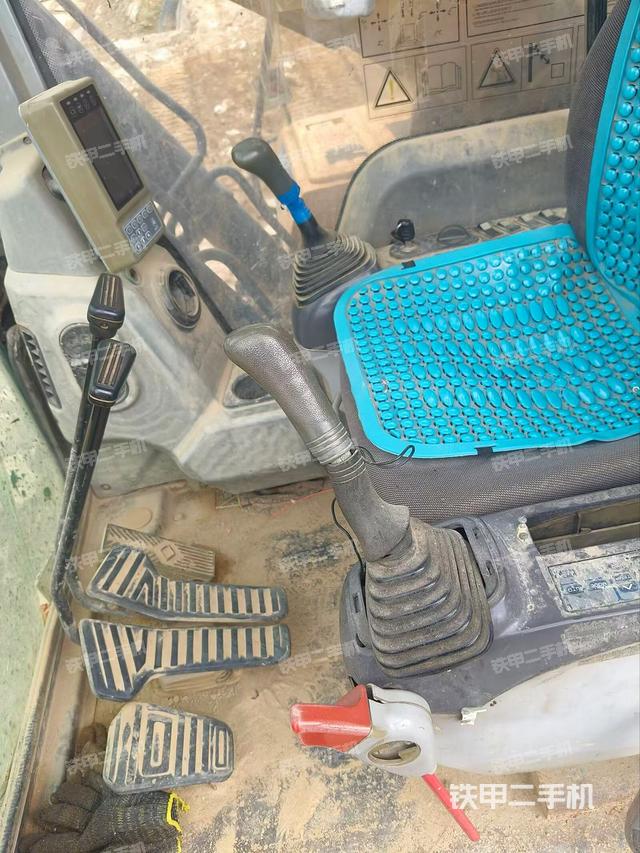 驾驶室整体（整机外观）