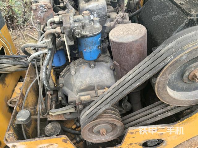 发动机舱液压泵全景（压路机发动机舱）