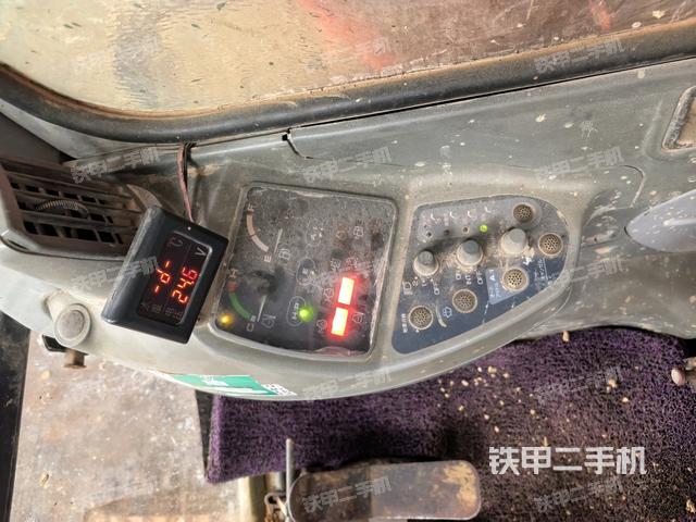 座椅右側(cè)控制臺(tái)/鑰匙門/油門/含右手柄（駕駛室部分）