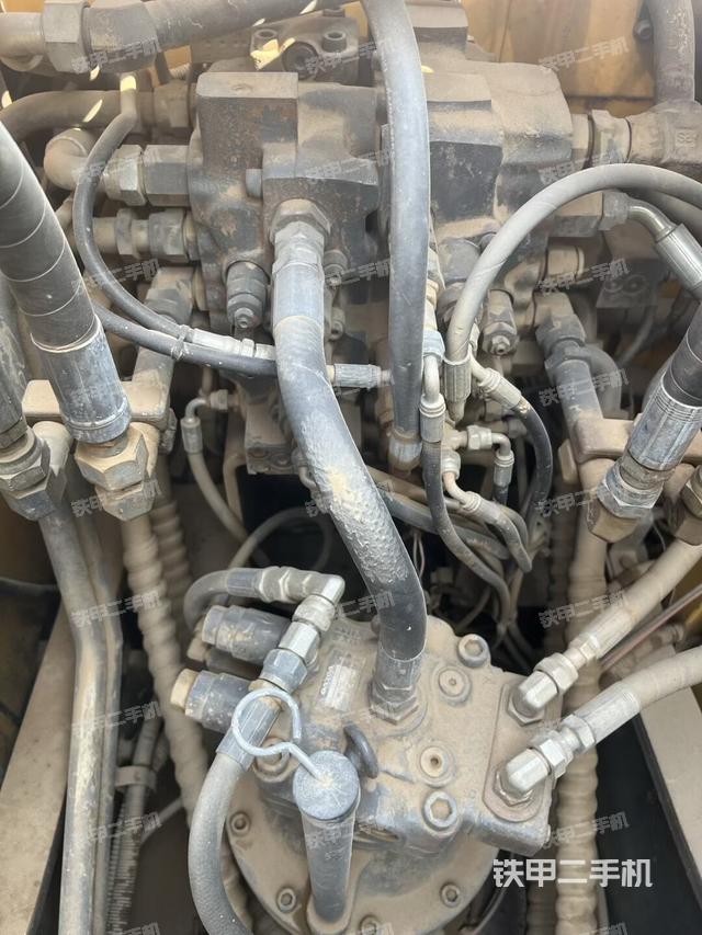 回轉(zhuǎn)馬達和主控閥（整機外觀）