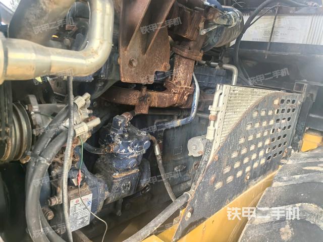 散热器全景（压路机发动机舱）