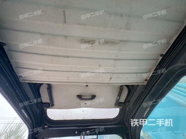 駕駛室頂部（整機外觀）