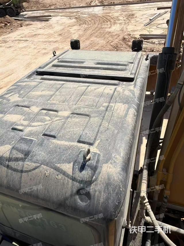 驾驶室顶部（整机外观）