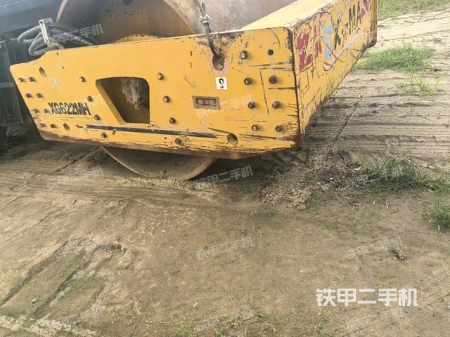 前车架正左侧（压路机前后车架）