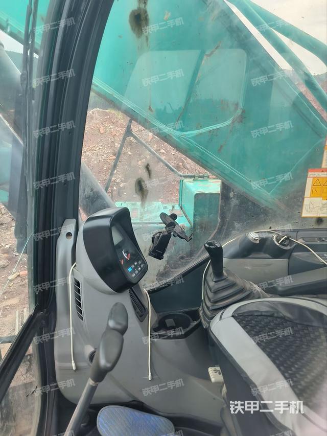 驾驶室整体（整机外观）