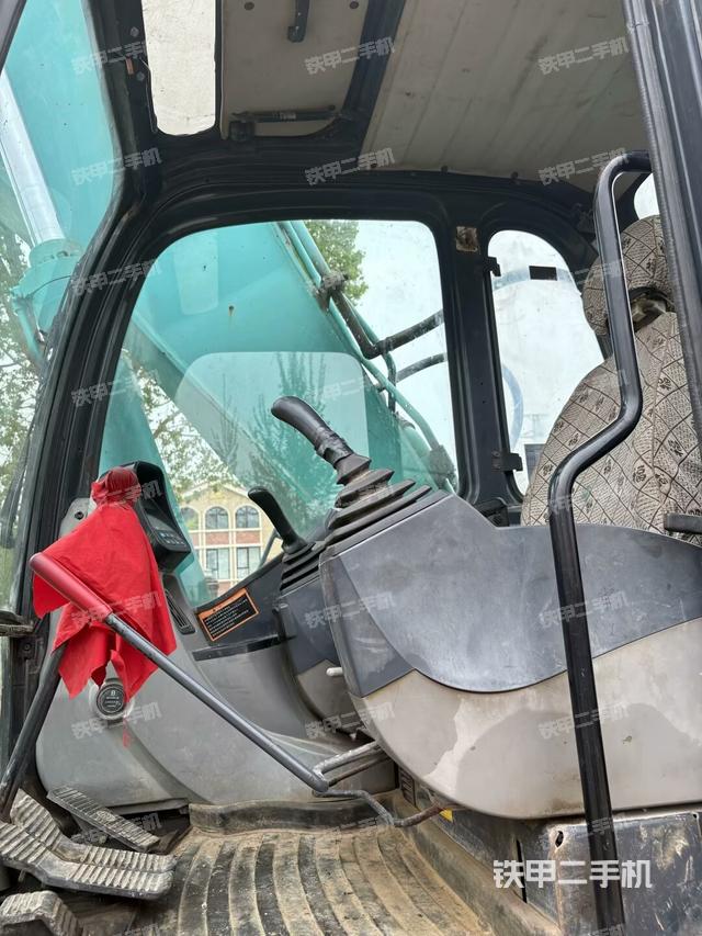 駕駛室整體（整機外觀）