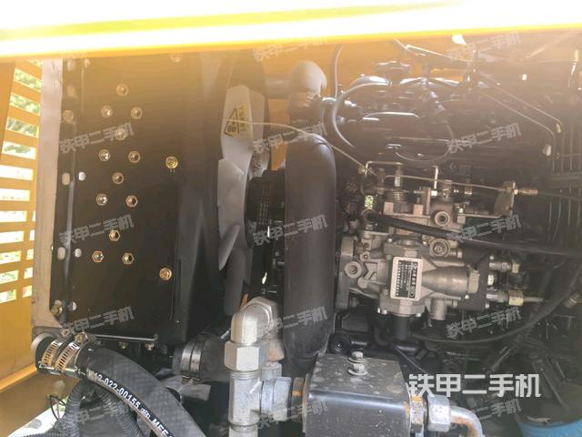 散热器全景（压路机发动机舱）