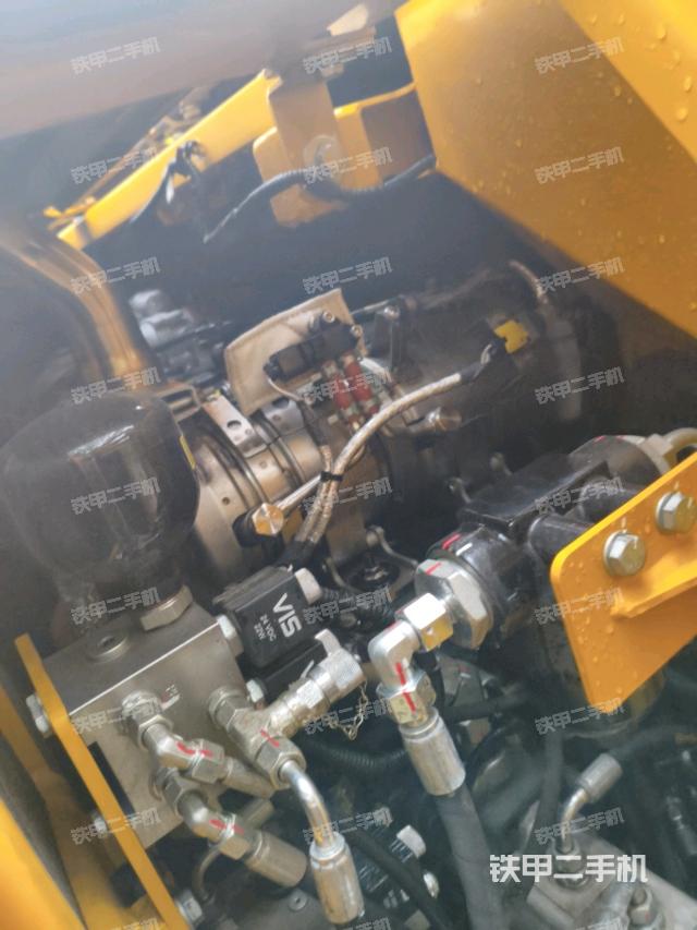 驾驶室顶部（整机外观）