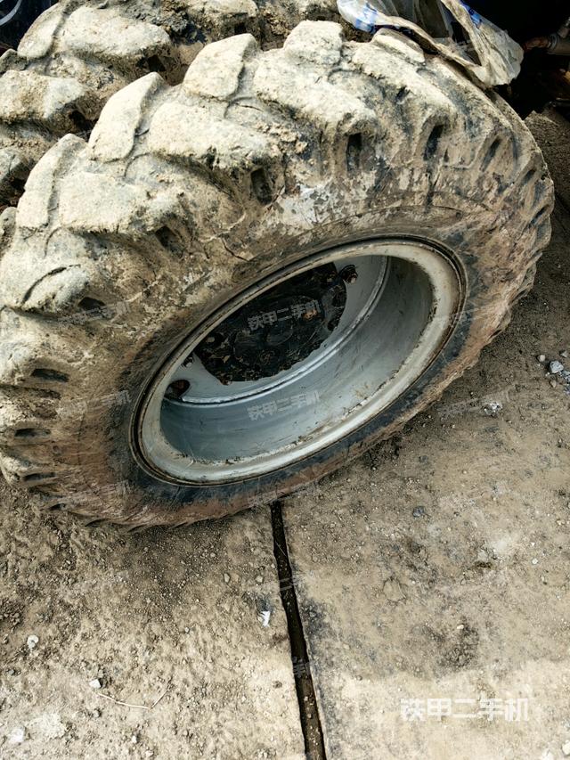 右驱动轮（行走机构）