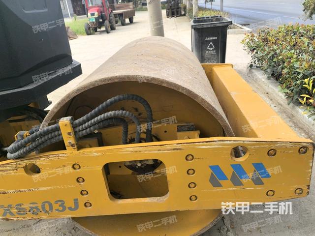 后轮左侧全景（压路机前后车架）