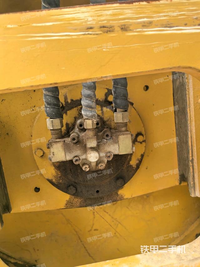 后轮右侧全景（压路机前后车架）