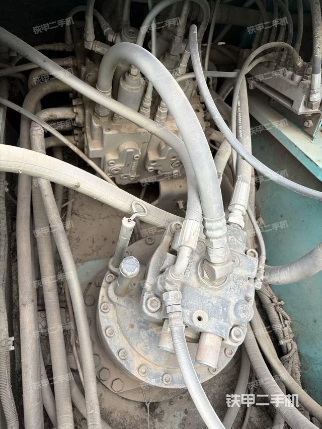 回轉馬達和主控閥（整機外觀）