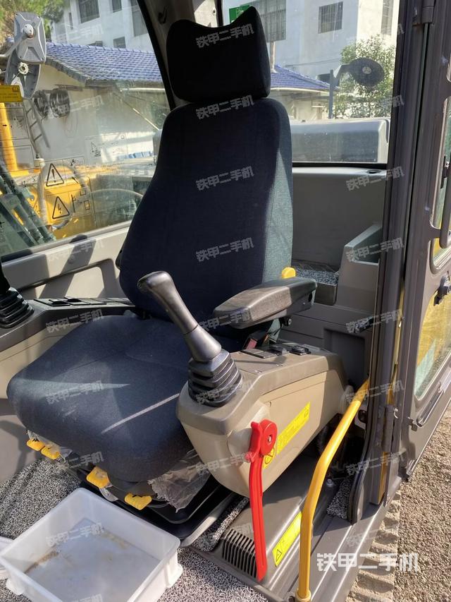 右側(cè)玻璃角標(biāo)（駕駛室部分）