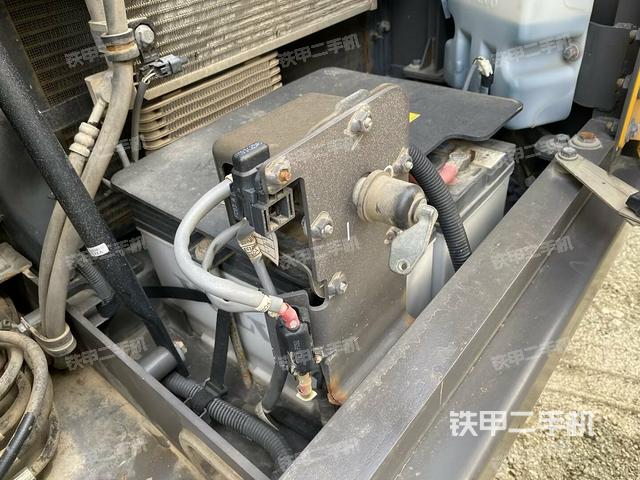 電瓶（大件艙室）