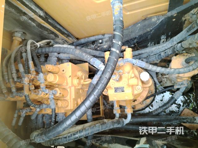 回转马达和主控阀（整机外观）