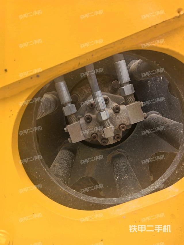 前车架正右侧（压路机前后车架）