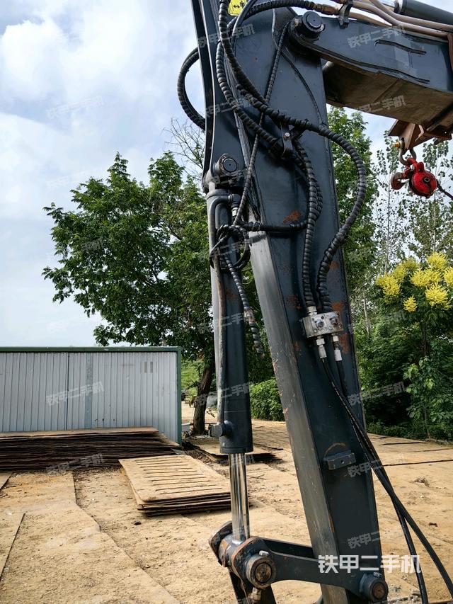 小臂整体左后（工作和回转装置）