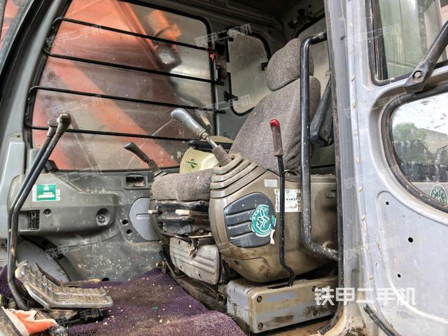 座椅左側(cè)控制臺(tái)/音響/含左手柄（駕駛室部分）