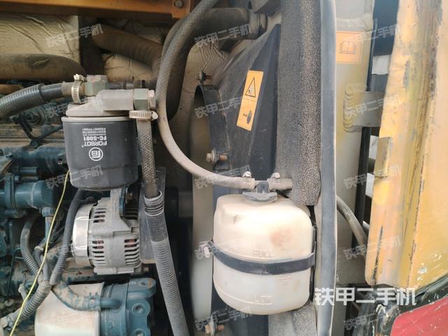 回转马达和主控阀（整机外观）