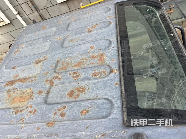 驾驶室顶部（整机外观）