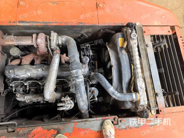 發(fā)動(dòng)機(jī)室（上車部件）